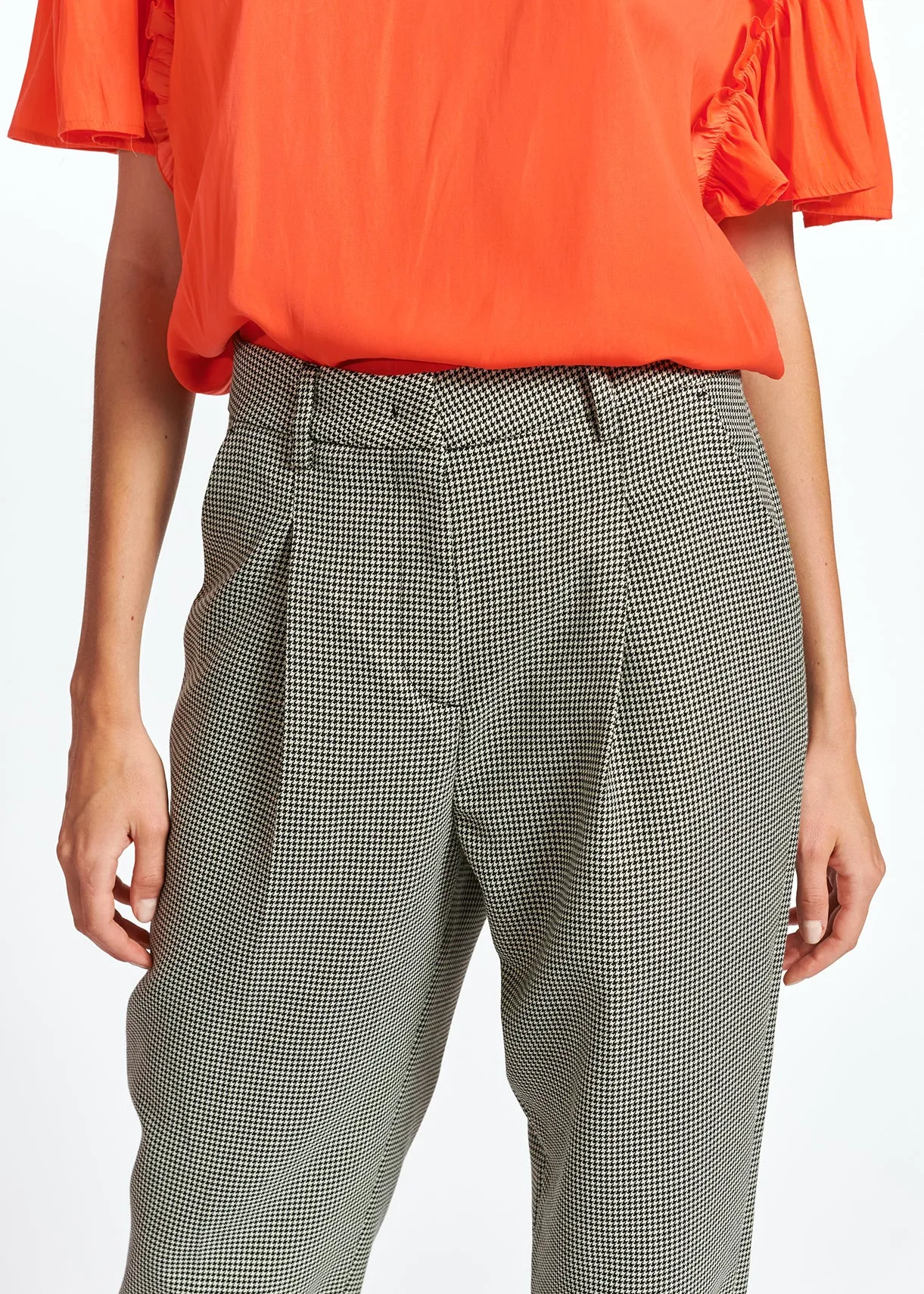 Loose-fit houndstooth high-waist pants