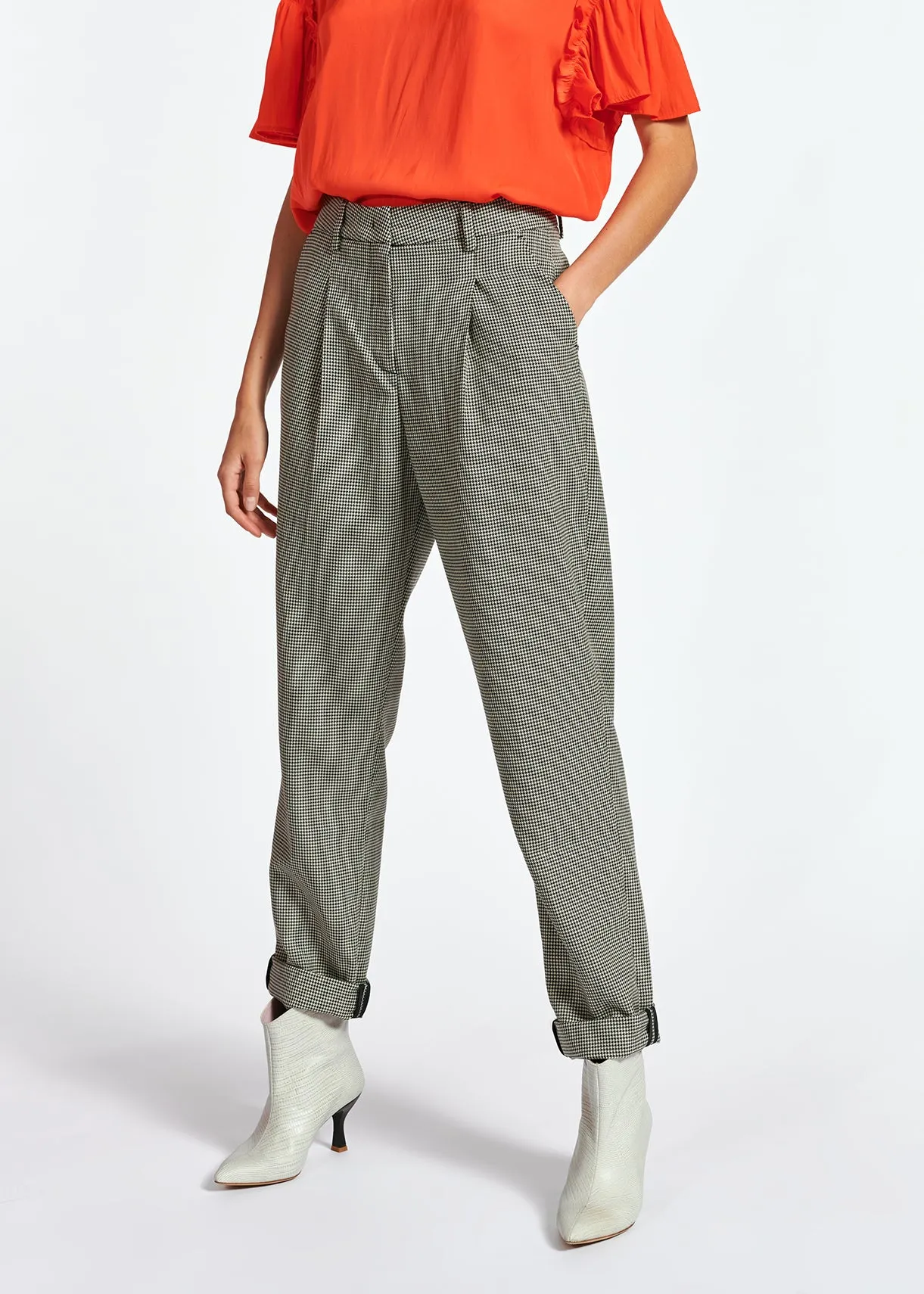 Loose-fit houndstooth high-waist pants