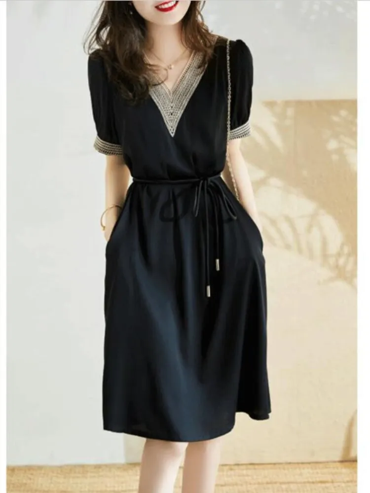 New Summer Elegant Dress V-neck Openwork Embroidered Lace Waist Slim Women's Commuter Casual Wear Dresses for Women Embroidery