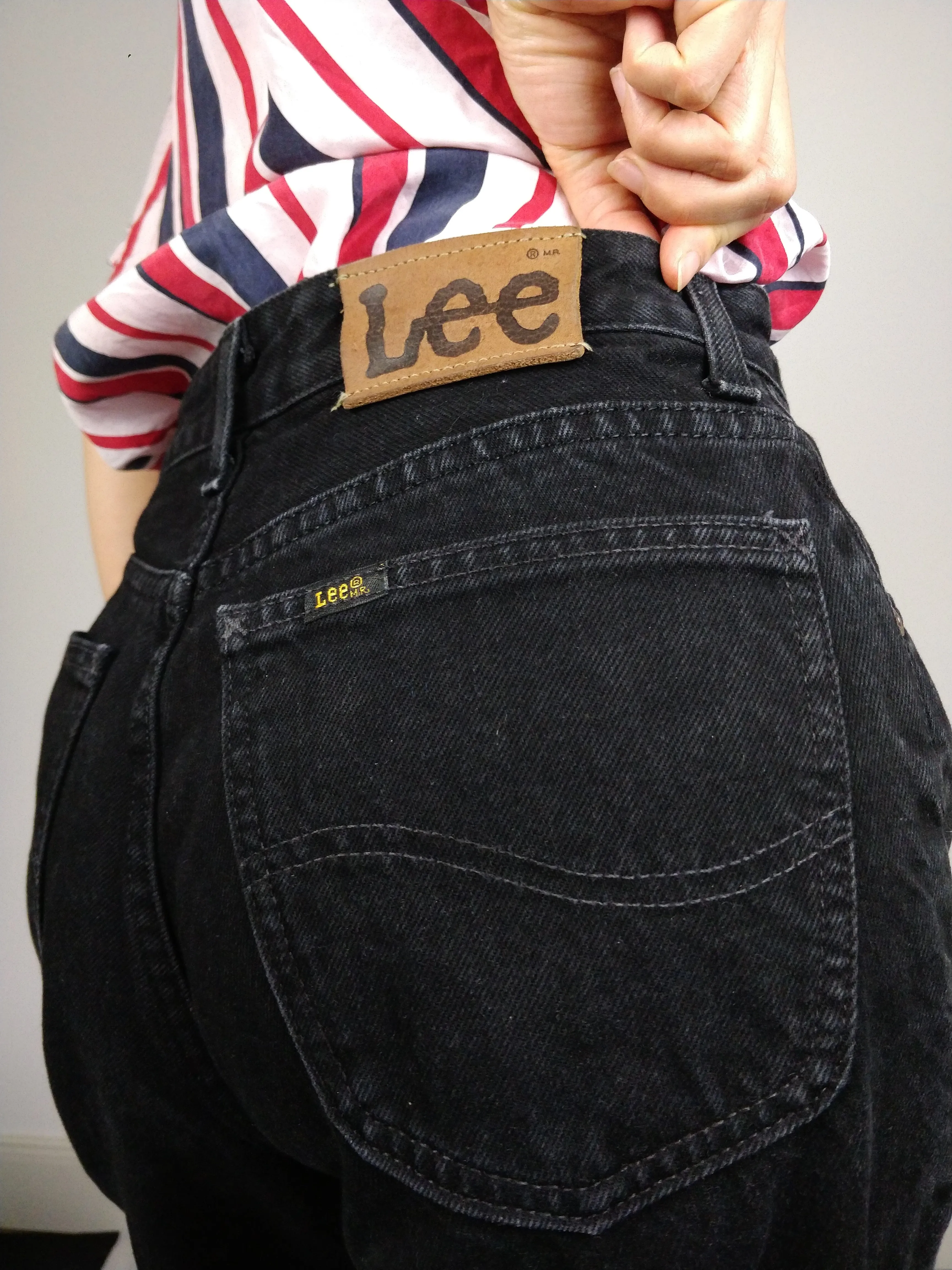 The Black Lee Jeans | Vintage Lee Jeans Oklahoma black denim high waist mom jeans S M 32-33